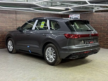 Volkswagen Touareg, 2025г, полный привод, автомат