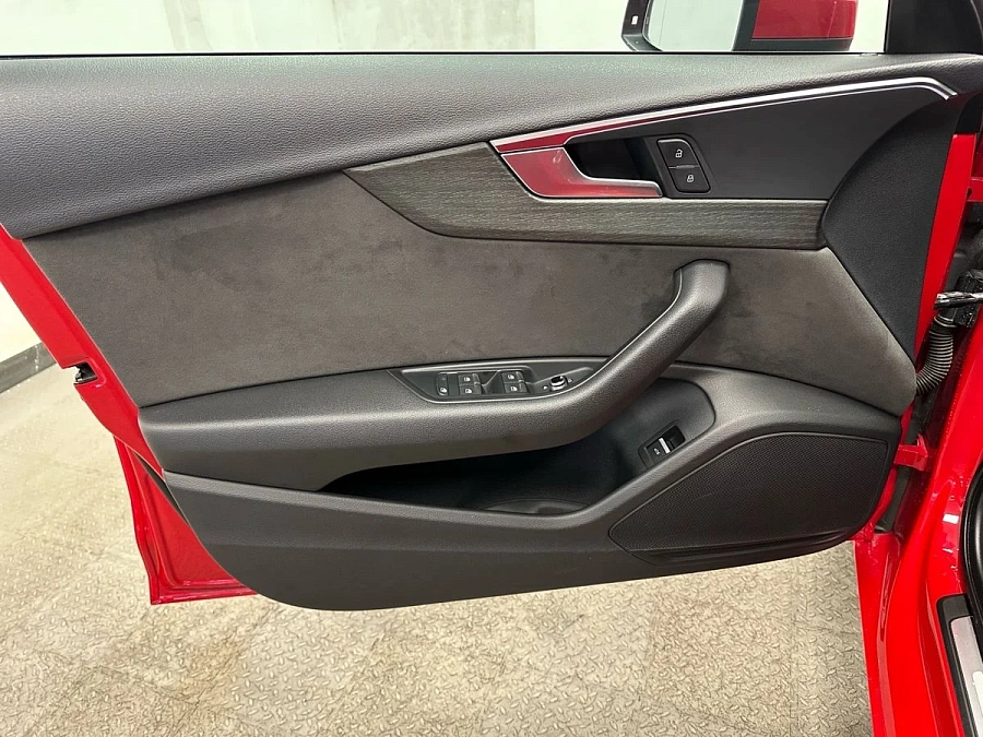 Audi A4, 2019г., передний привод, автомат