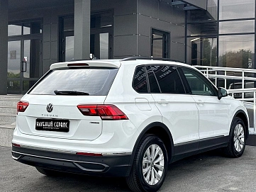 Volkswagen Tiguan, 2021г, полный привод, робот