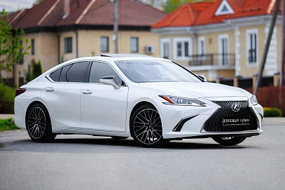 Lexus ES, 2019г, передний привод, автомат