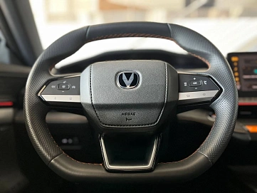 Changan UNI-V, 2023г, передний привод, робот