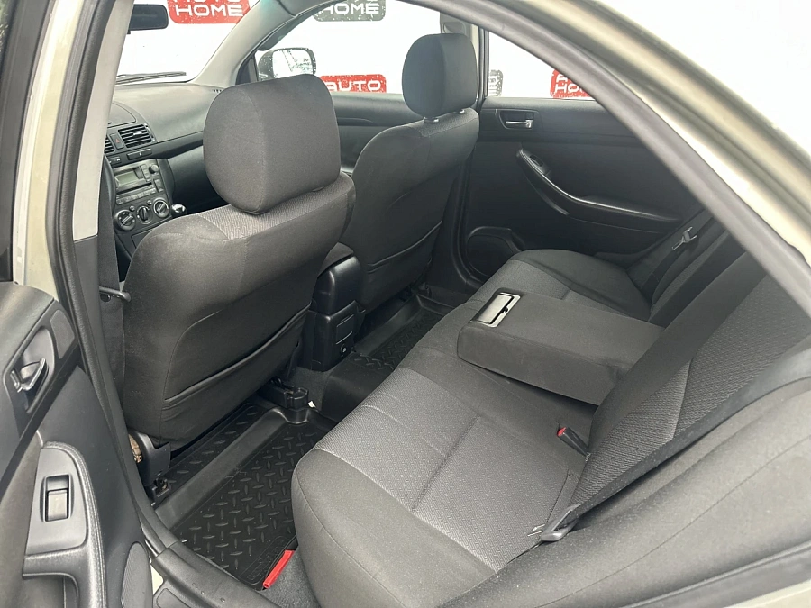 Toyota Avensis, 2008г., передний привод, механика