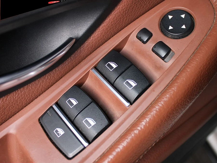 BMW 5 серии, 2015г., задний привод, автомат