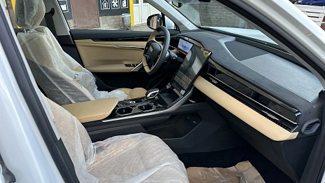 Geely Atlas, 2023г, передний привод, робот