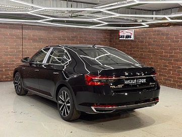 Skoda Superb, 2025г, передний привод, робот