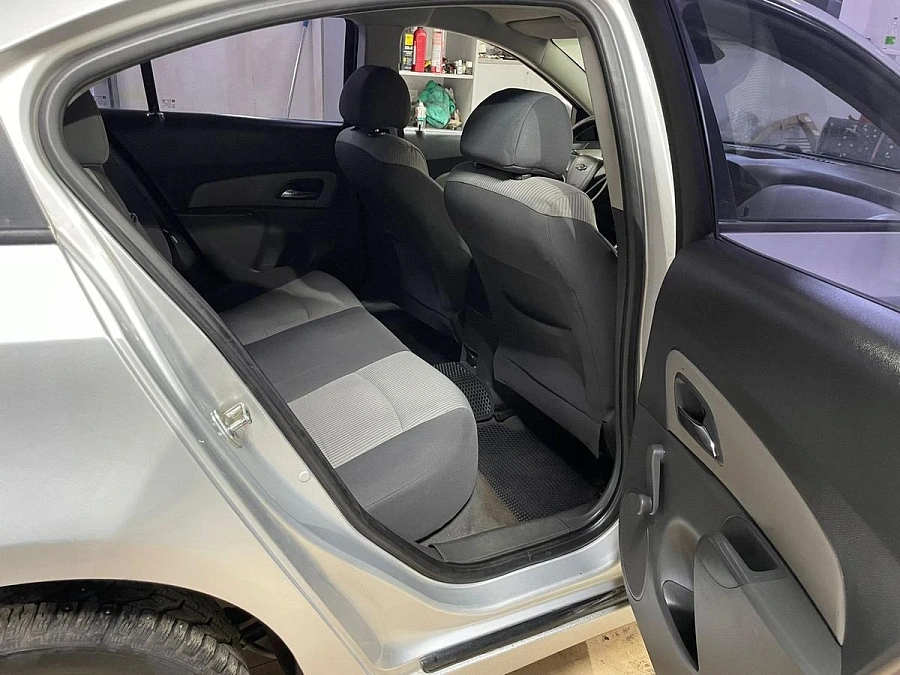 Chevrolet Cruze, 2010г., передний привод, механика