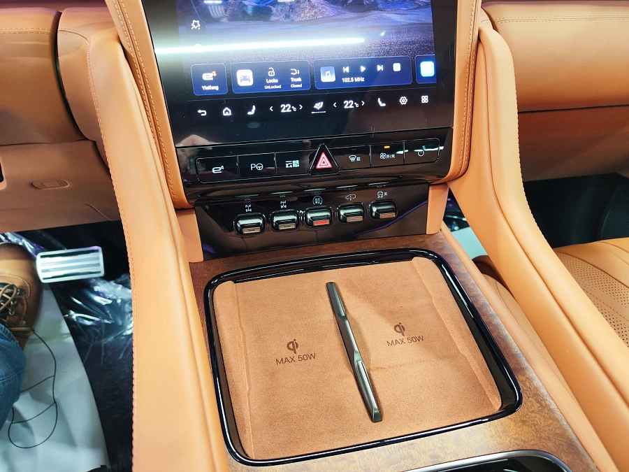 BYD Yangwang U8, 2023г., полный привод, автомат