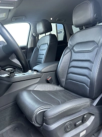 Volkswagen Touareg, 2021г, передний привод, автомат