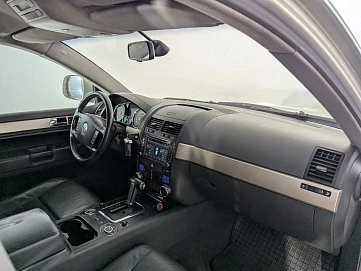 Volkswagen Touareg, 2009г, полный привод, автомат