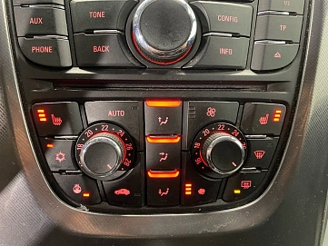 Opel Astra, 2011г, передний привод, механика