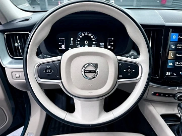 Volvo XC60, 2018г, полный привод, автомат