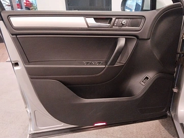 Volkswagen Touareg, 2013г, передний привод, автомат