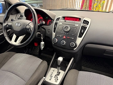 Kia Ceed, 2012г., передний привод, автомат