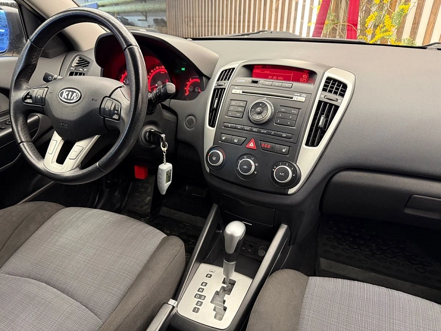Kia Ceed, 2012г., передний привод, автомат