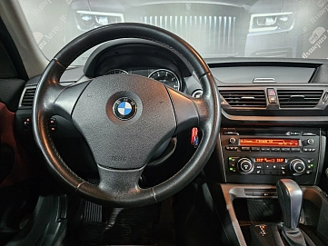 BMW X1, 2012г, задний привод, автомат