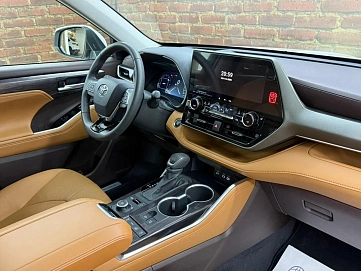 Toyota Highlander, 2025г, полный привод, автомат