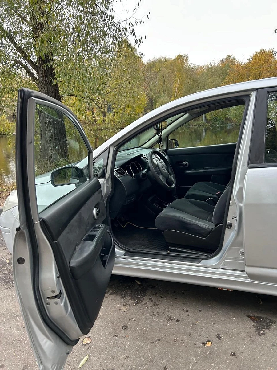 Nissan Tiida, 2012г., передний привод, механика