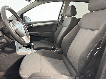 Opel Astra, 2011г, передний привод, робот