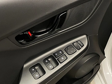 Hyundai Kona, 2018г, передний привод, робот