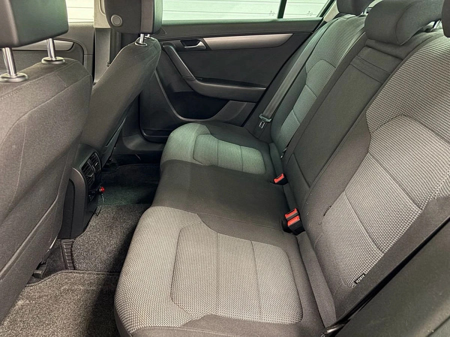 Volkswagen Passat, 2013г., передний привод, автомат