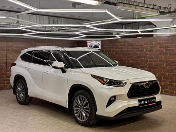 Toyota Highlander, 2021г, полный привод, автомат