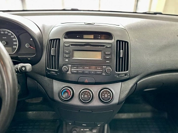 Hyundai Elantra, 2009г, передний привод, автомат