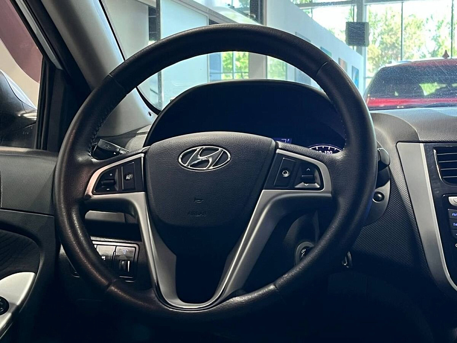 Hyundai Solaris, 2011г., передний привод, автомат