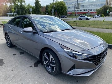 Hyundai Elantra, 2022г, передний привод, автомат