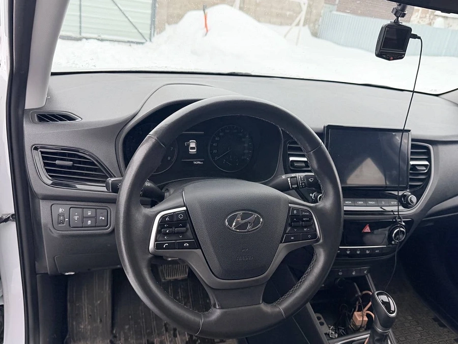 Hyundai Solaris, 2021г., передний привод, автомат
