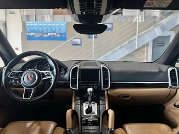Porsche Cayenne, 2015г, полный привод, автомат
