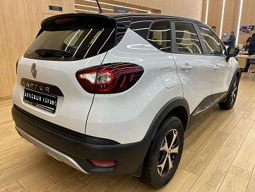 Renault Kaptur, 2022г, передний привод, вариатор