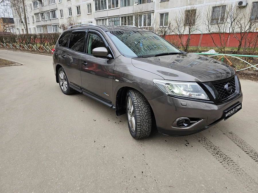 Nissan Pathfinder, 2015г., полный привод, вариатор