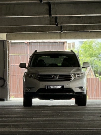 Toyota Highlander, 2013г, полный привод, автомат