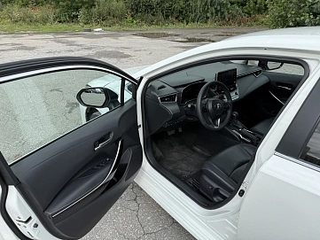 Toyota Corolla, 2021г, передний привод, вариатор