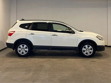 Nissan , 2011г., передний привод, механика