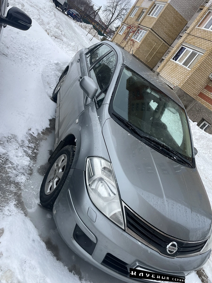 Nissan Tiida, 2010г., передний привод, автомат