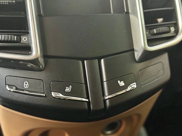 Porsche Cayenne, 2015г, полный привод, автомат