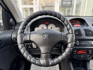 Peugeot 206, 2008г, передний привод, механика