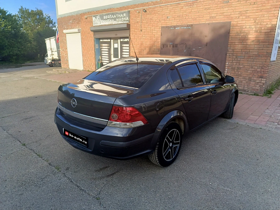 Opel Astra, 2011г., передний привод, механика
