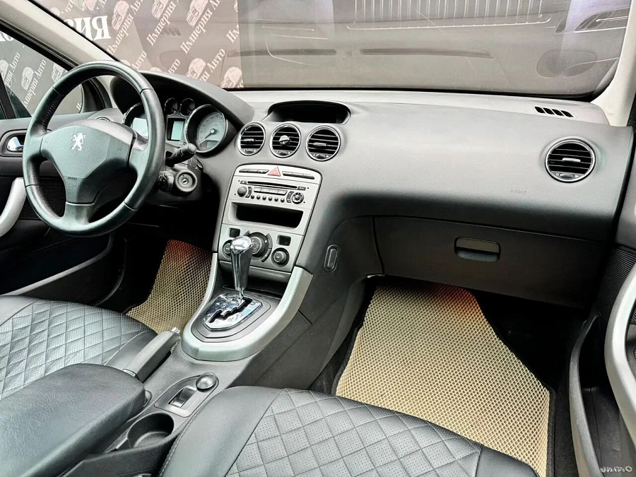 Peugeot 308, 2009г., передний привод, автомат