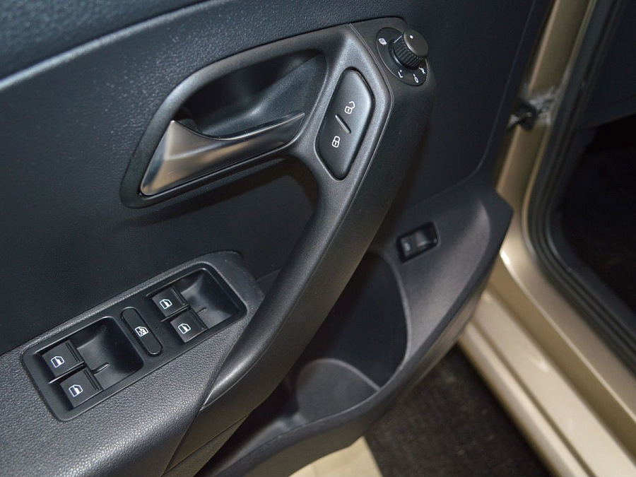Volkswagen Polo, 2017г., передний привод, автомат
