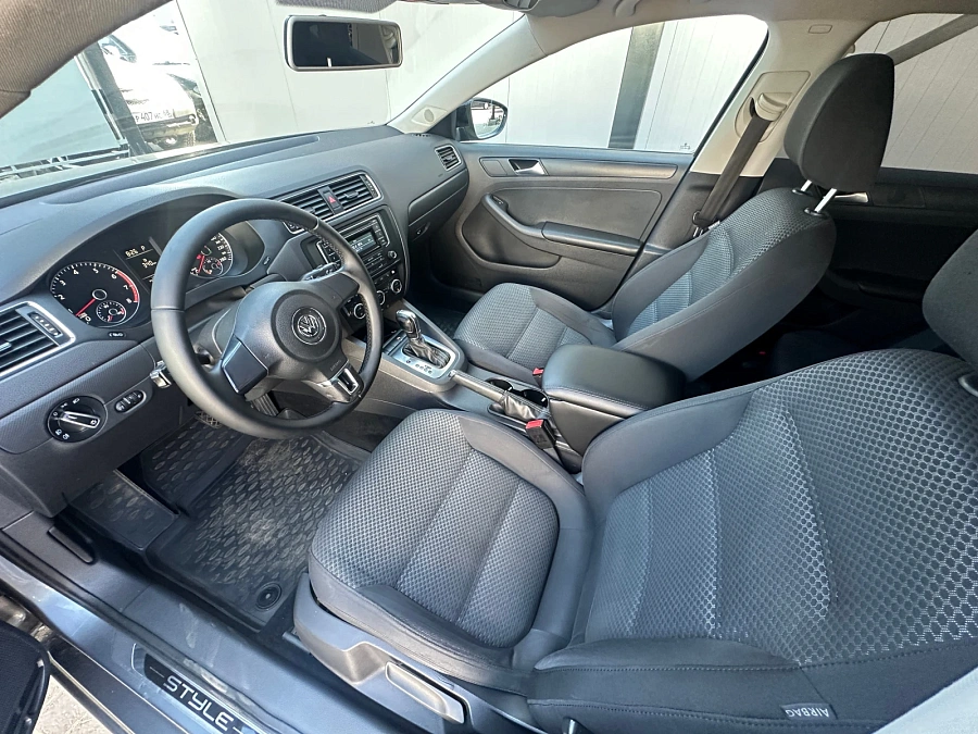 Volkswagen Jetta, 2014г., передний привод, робот