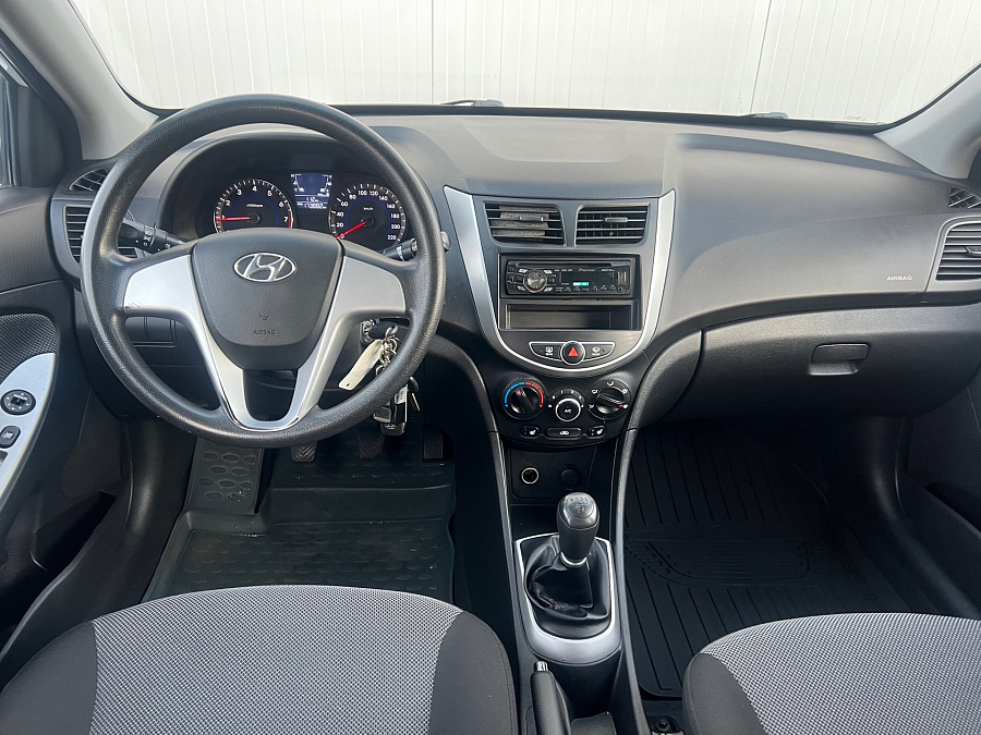 Hyundai Solaris, 2011г., передний привод, механика