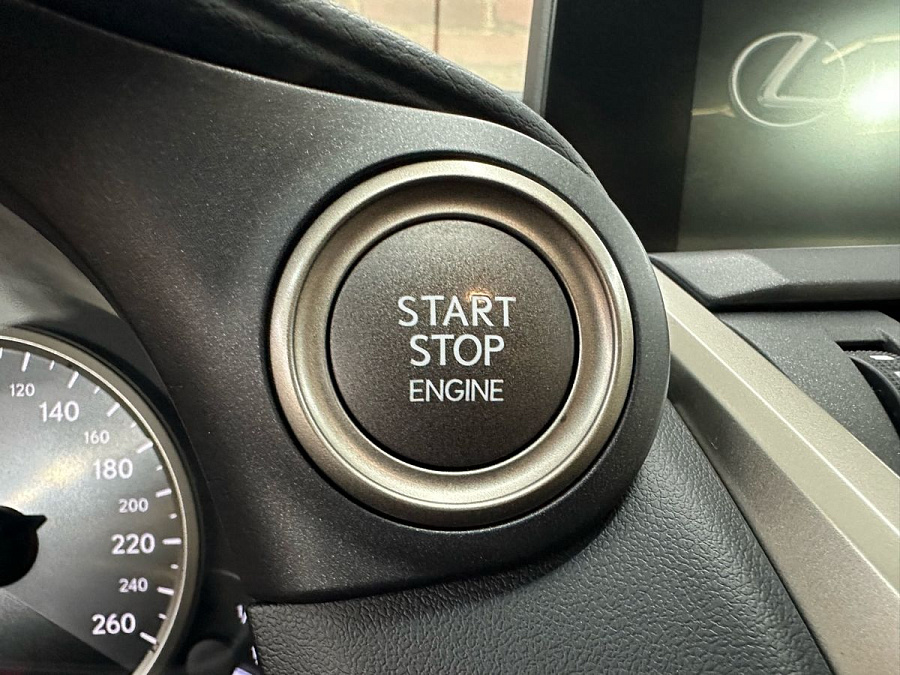 Lexus NX, 2017г., полный привод, вариатор