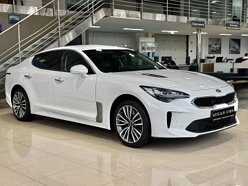 Kia Stinger, 2018г, полный привод, автомат