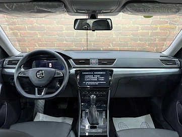 Skoda Superb, 2025г, передний привод, робот
