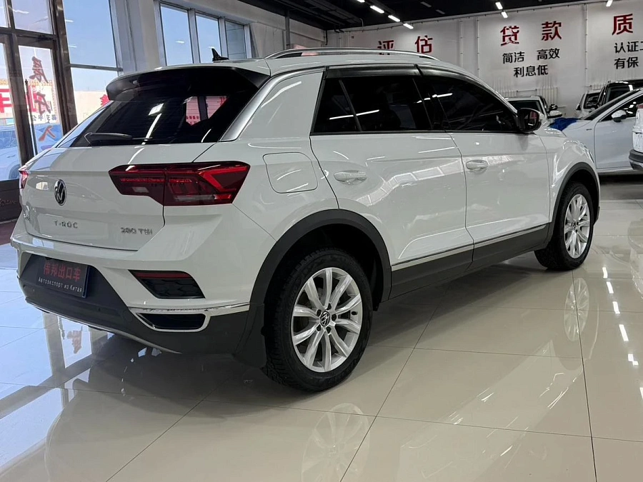 Volkswagen T-Roc, 2023г., передний привод, робот