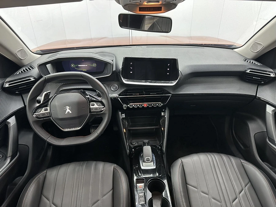 Peugeot 2008, 2021г., передний привод, робот