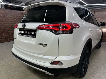 Toyota RAV4, 2018г, полный привод, вариатор