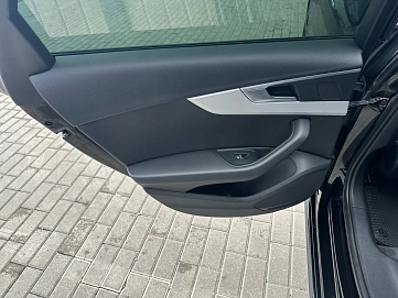 Audi A4, 2021г, передний привод, робот